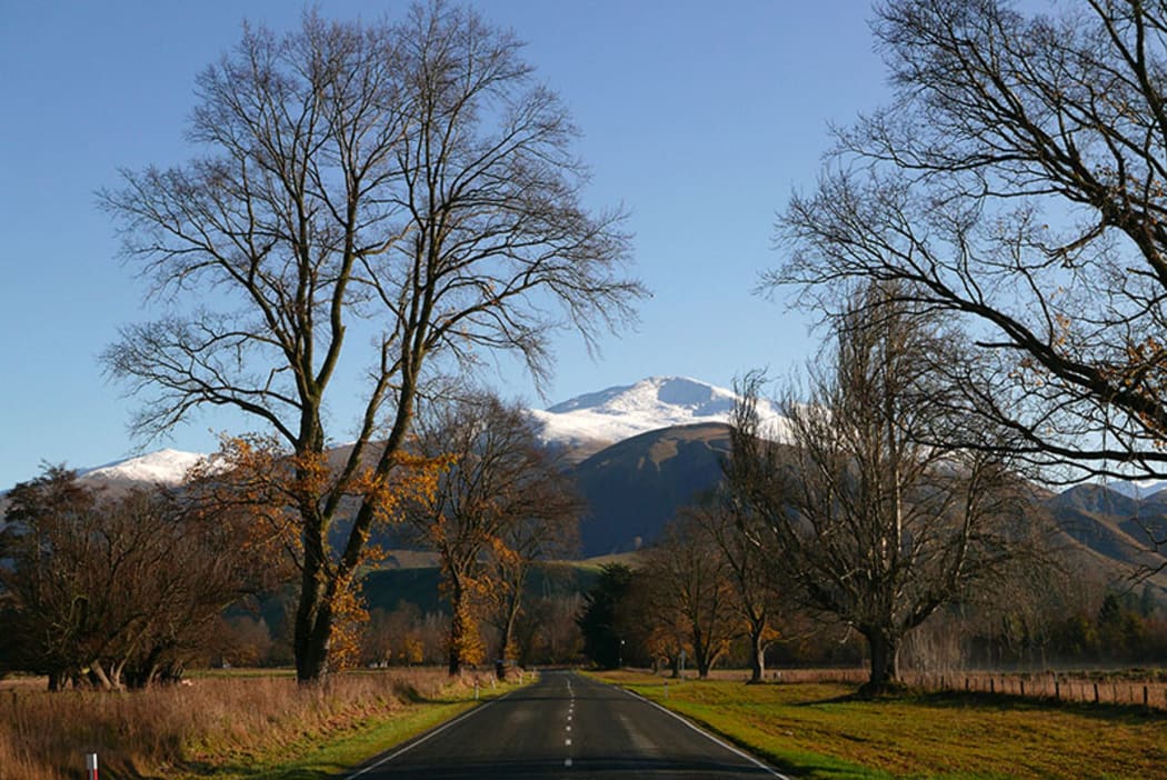 Approaching Burkes Pass from Fairlie