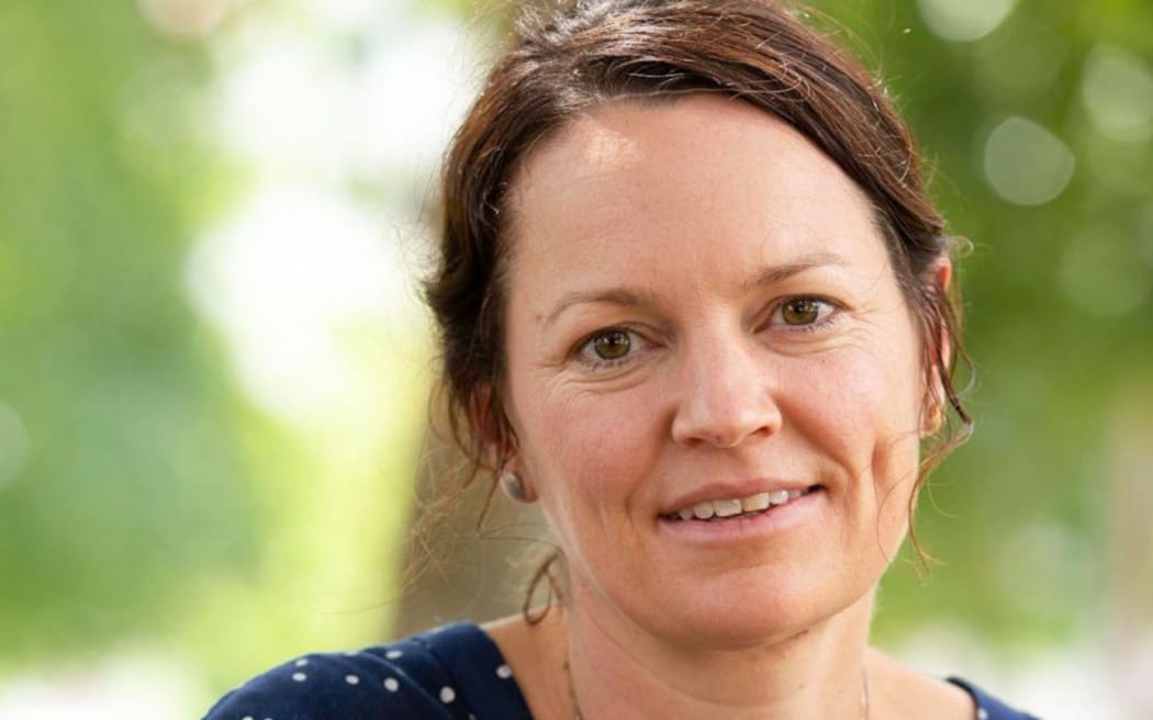 Dr Kelly Burrowes