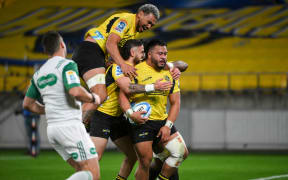 Team celebrate try. Super Rugby Pacific - Hurricanes v Rebels at Sky Stadium, Wellington, New Zealand on Saturday 8 June 2024. Mandatory credit: Elias Rodriguez / www.photosport.nz