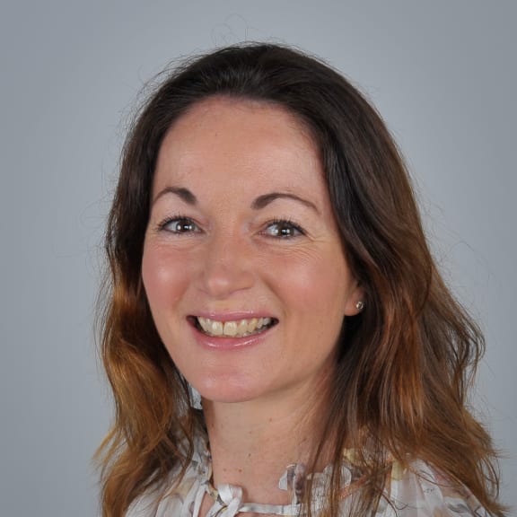 Dr Julie Bennett
