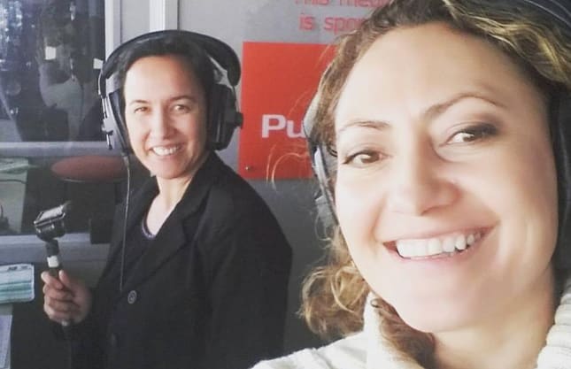 Farah Palmer (left) and Melodie Robinson commentating.