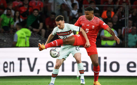 Portugal's forward Diogo Jota (L) and Switzerland's defender Manuel Akanji fight for the ball during the UEFA Nations League - league A group 2 football match between Switzerland and Portugal at Stade de Geneve Stadium in Geneva, on June 12, 2022. (Photo by FABRICE COFFRINI / AFP)