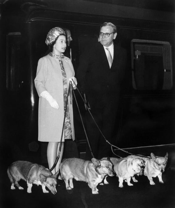 Queen Elizabeth II arrives at King's Cross railway station in London 15 October 1969 with her four Corgis dogs after holidays in Balmoral Castle in Scotland and before welcoming at Buckingham Palace US astronauts of Apollo 11 who walked on the Moon. (Photo by AFP)