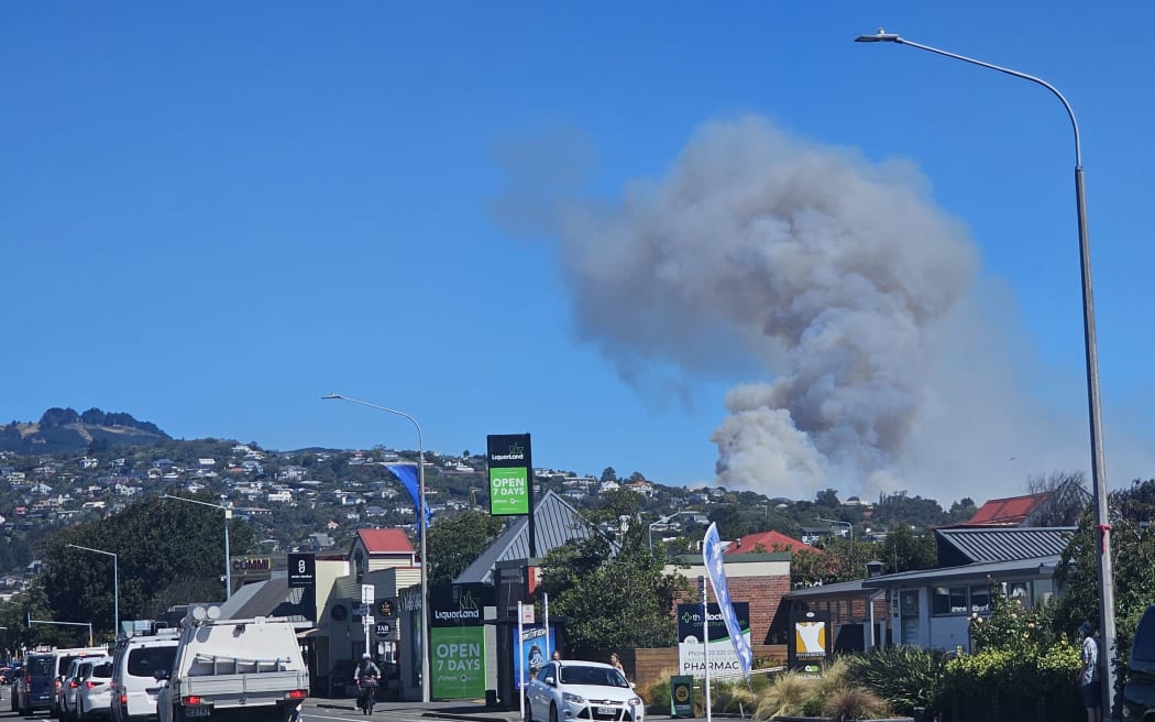 The Port Hills fire on 14 February 2024 as seen from Cracroft.