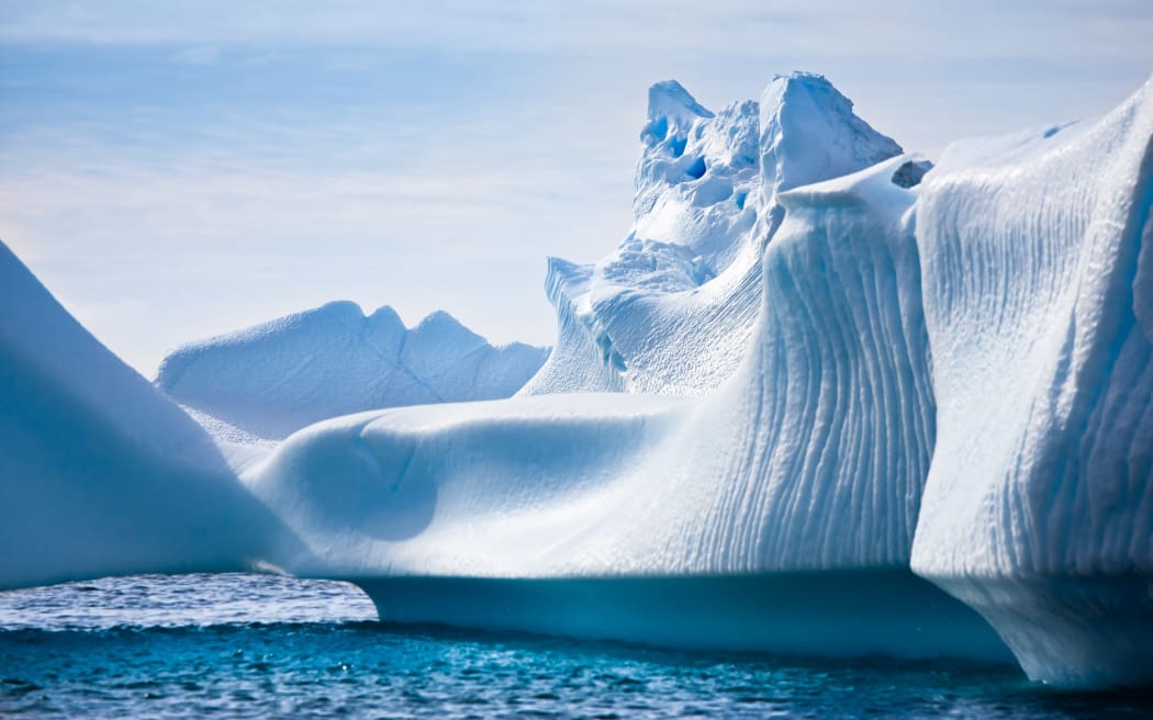10079779 - antarctic iceberg in the snow. beautiful winter background.