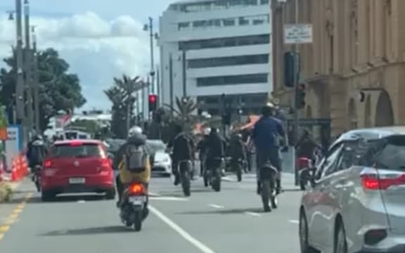 Screengrab of a group of 30 bikers driving through red lights in Auckland