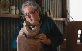Baye Riddell in his studio at Tokomaru Bay in 2022 . Photo by Norm Heke