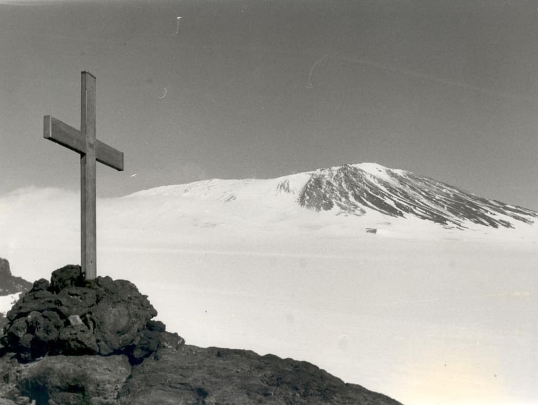 This wooden cross to the victims of the Erebus disaster was erected above Scott Base by recovery workers. On 30 January 1987 a stainless steel cross replaced this original one, which had eroded.