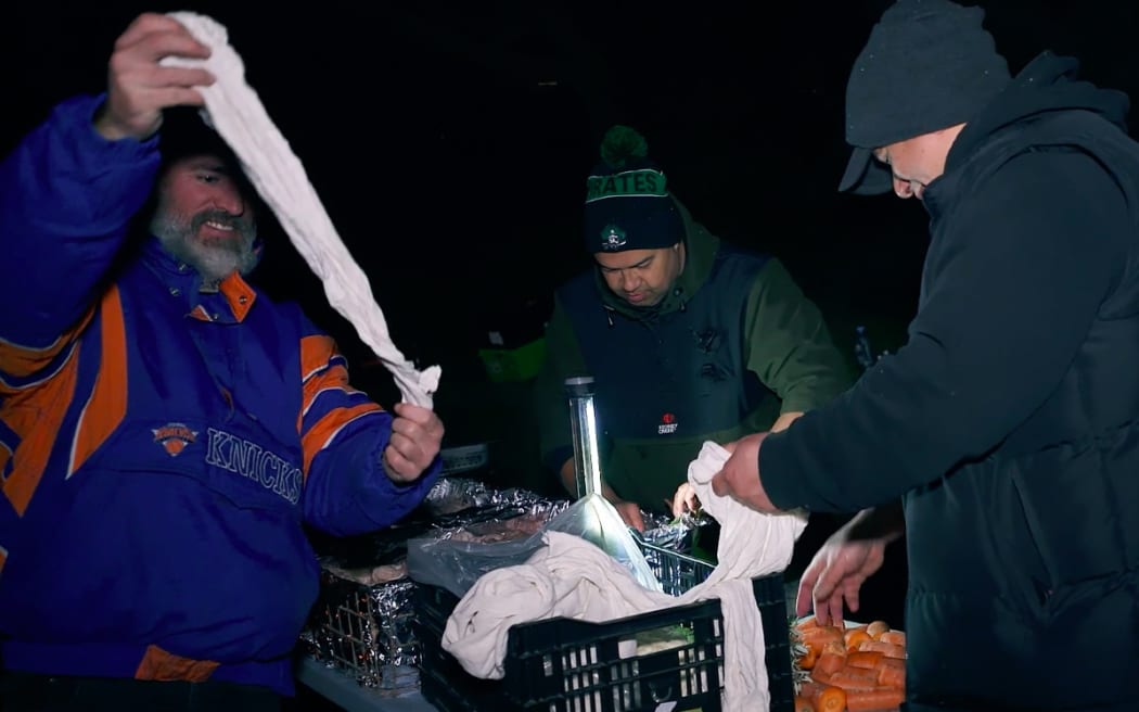 Volunteers help with the hāngi preparation at Te Kura-ā-Rito o Newton / Newton Central School's Matariki 2022 celebrations.