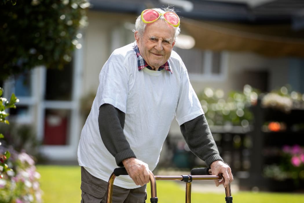 Les Marsh has raised $300 for the Cancer Society by doing laps of his garden.