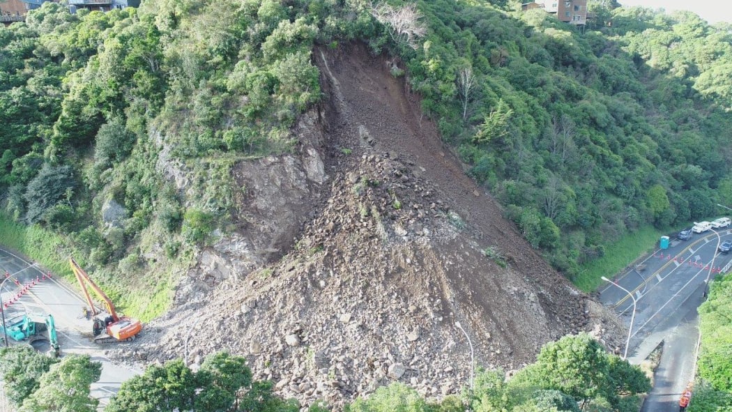 Ngaio Gorge Road links the central city with the Ngaio and Khandallah area.
