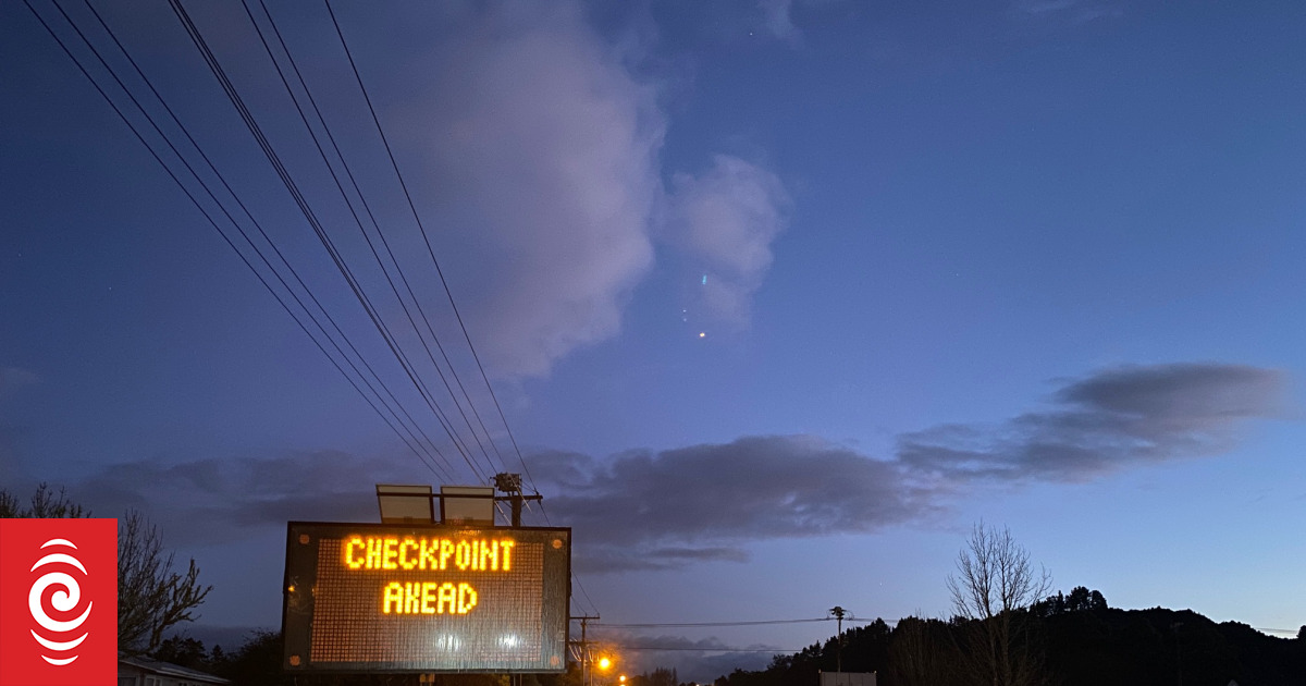 Covid-19: Checkpoint stickers for Northland border snapped up | RNZ News