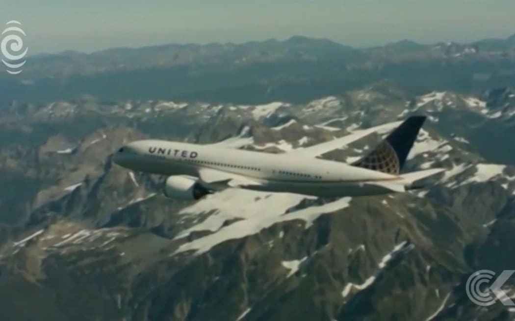 United Airlines settles privately with passenger dragged off plane