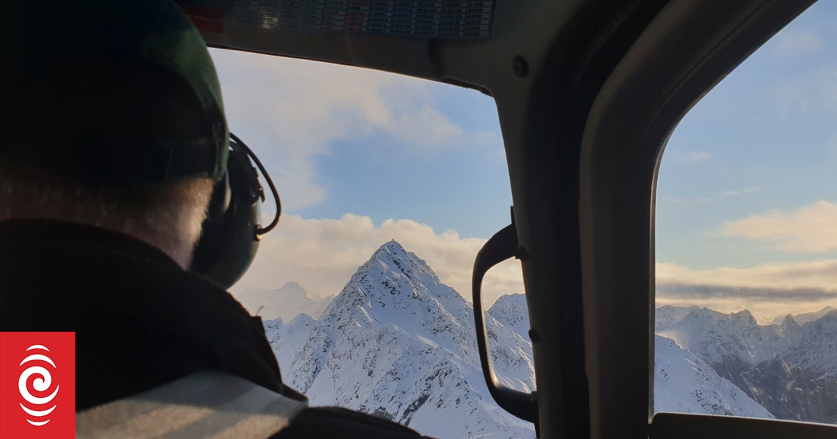 Avalanche team protects people from invisible road hazard