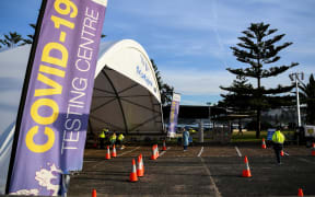 Health workers wait for cars to arrive so they can conduct Covid-19 testing at the St. Vincents Hospital, Bondi, Sydney. 6 July 2021