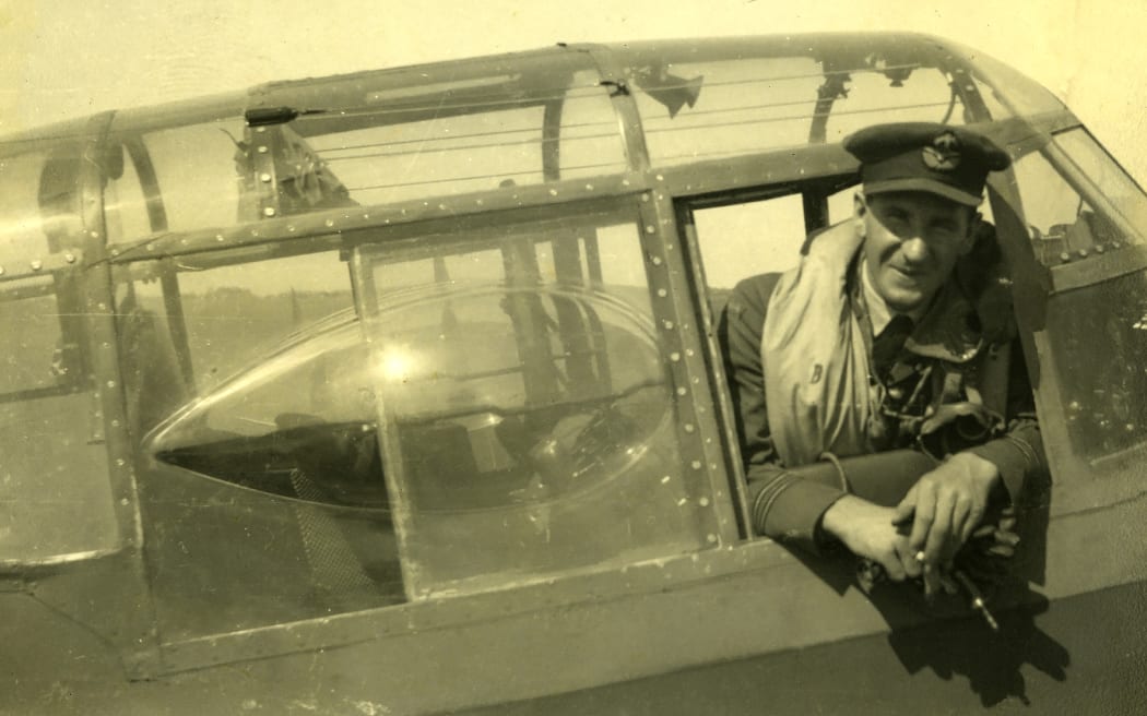 DNW - Les Munro in Lancaster W - William cockpit.