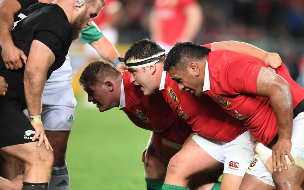 Tadhg Furlong Jamie George and Mako Vunipola pack down against the All Blacks.