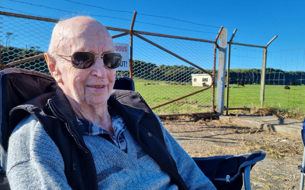 Rex Ansley started work at the Pātea Freezing Works in 1941 and was responsible for the last ever pay run.