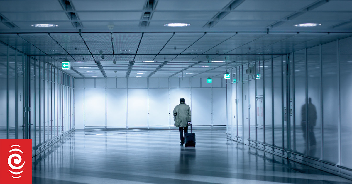 How many people are deported from NZ each year? - Vimarsana News