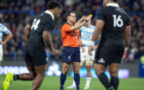 Nic Berry shows a yellow card to Sevu Reece.