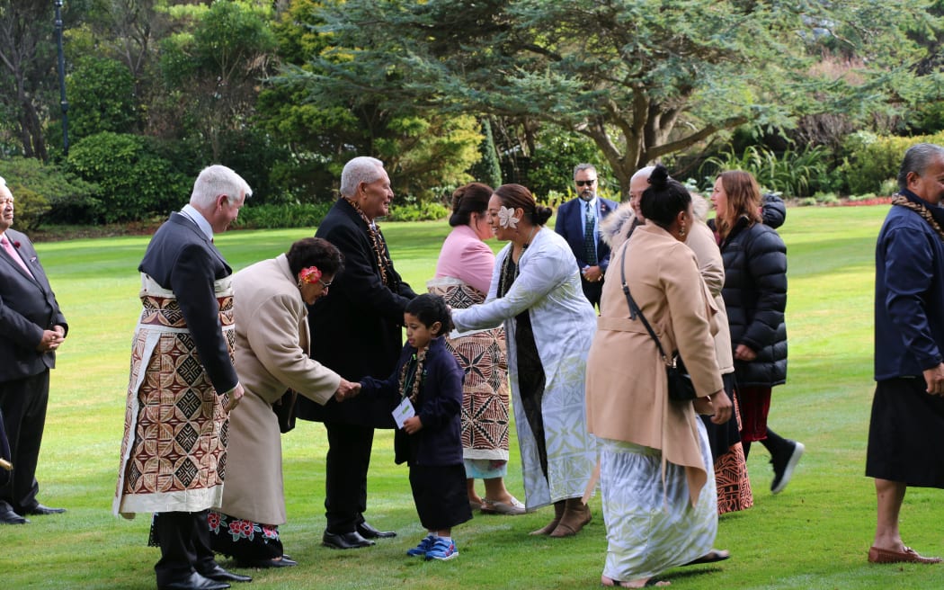 Samoa's Head of State Tuimaleali'ifano Va'aleto'a Sualauvi II meeting members from Naenae primary school Tava'e, the first Samoan bilingual unit in Wellington.