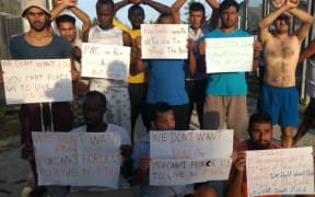 the 113th daily protest in the detention centre, 22-11-17.