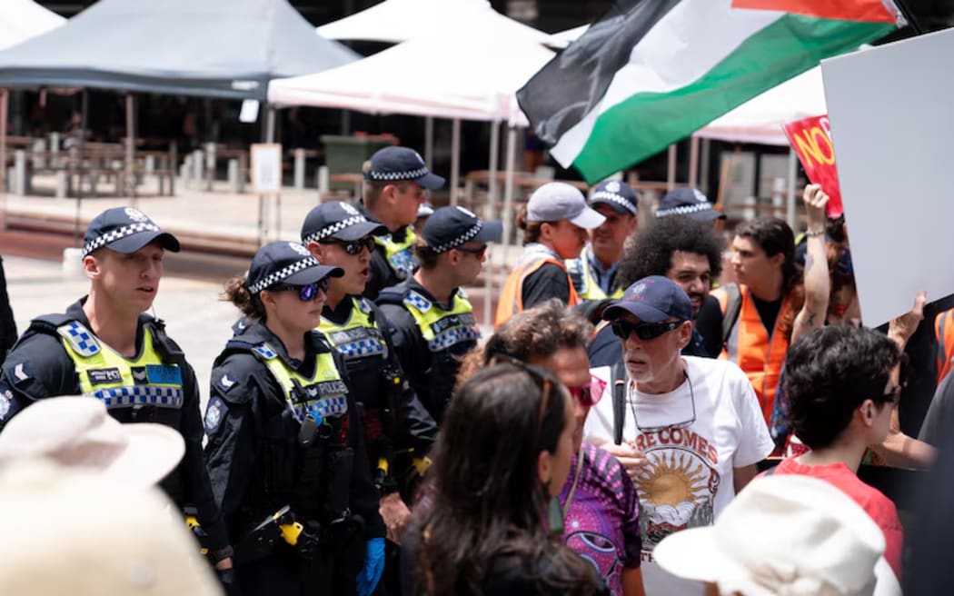 Speeches at the rally were cut short when police alerted organisers about a potential threat. (ABC News: Cason Ho)