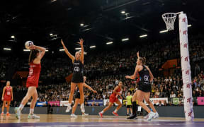 England's Sophie Drakeford-Lewis and Silver Ferns Jane Watson. Final match, Cadbury Netball Series Taini Jamison Trophy, NZ Silver Ferns v England Roses, Claudelands Arena, Hamilton, New Zealand. 01 November 2020.