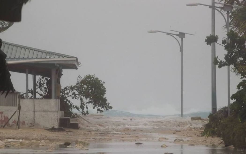 Tuvalu - tidal surges 16x10