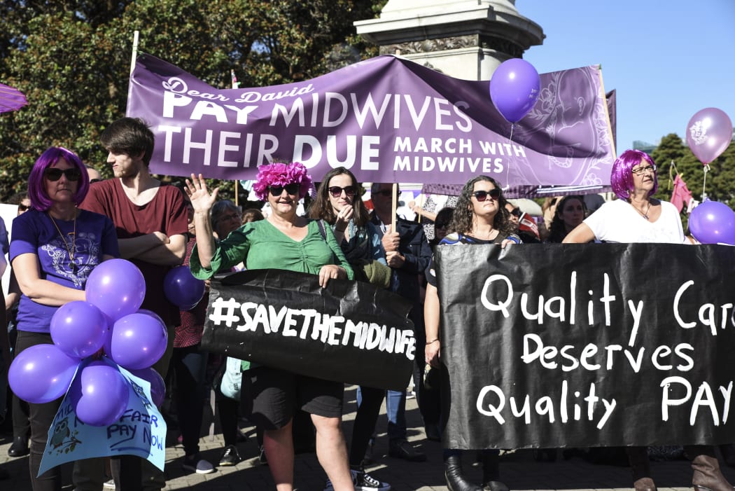 Widwives rally in Wellington.