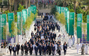 Family photo of presidents at the UN Climate Change Conference COP28 on 1 December 2023 in Dubai. This year conference is hosted by the United Arab Emirates, which holds the COP28 presidency.
Emirats arabes unis, Dubai, 2023-12-01. Photo de famille des presidents a la conference des Nations unies sur le changement climatique COP28 le 1er decembre 2023 a Dubai. Cette annee, la conference est organisee par les Emirats arabes unis, qui assurent la presidence de la COP28. (Photo by Union Europeenne / Hans Lucas / Hans Lucas via AFP)