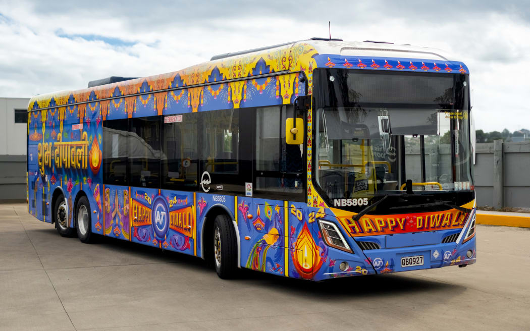 Auckland Transport has teamed up with graphic artists Shiv Narandas and Jaishree Pancha to design a Bollywood-inspired bus in celebration of Diwali in New Zealand's largest city.