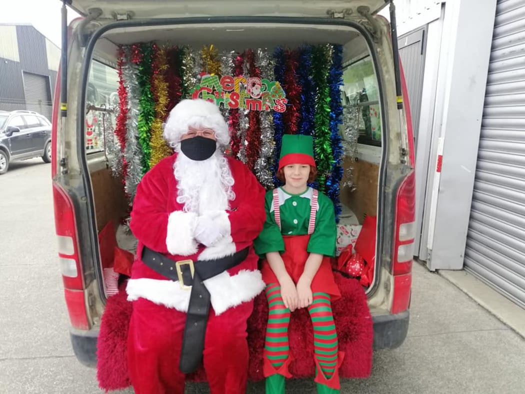 Rural courier Jennifer Orr-Havill has decked out her van in tinsel for some Christmas spirit.
.