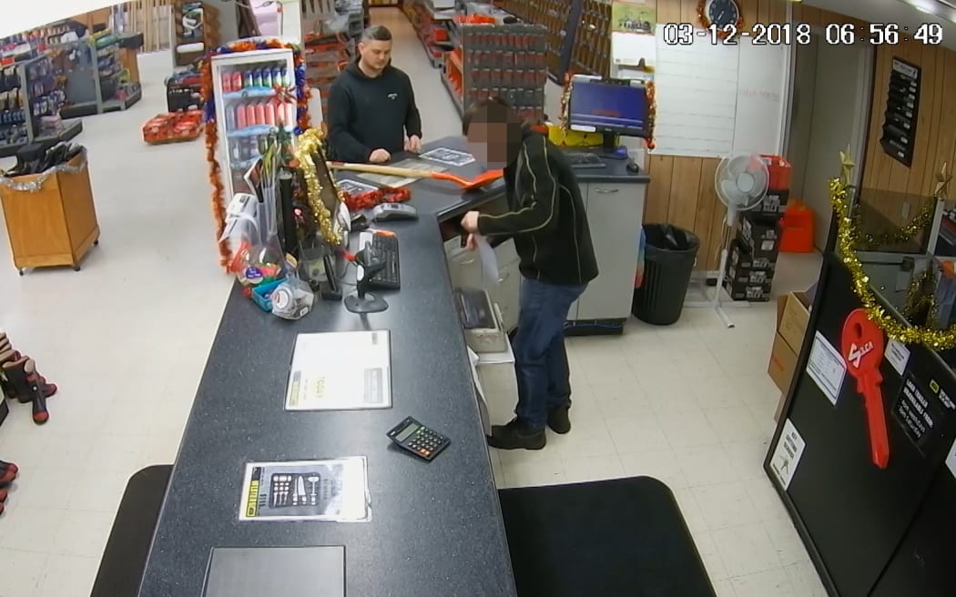 Jesse Shane Kempson buying a shovel - Grace Millane murderer