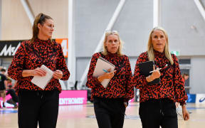 Donna Wilkins (L) as assistant coach of the Tactix, next to Julie Seymour (C) and Marianne Delaney-Hoshek.
