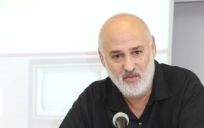 Dr Daniel Dor