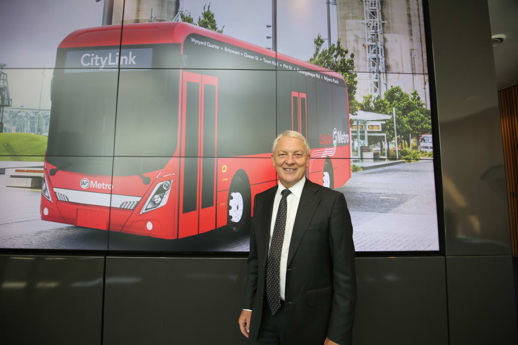 Mayor Phil Goff with an image of the electric bus.