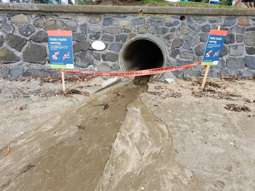 Warning signs at Browns bay