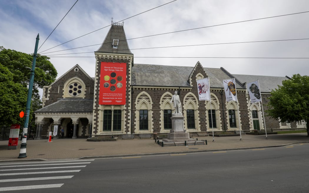 Covering of Maori exhibit after complaints