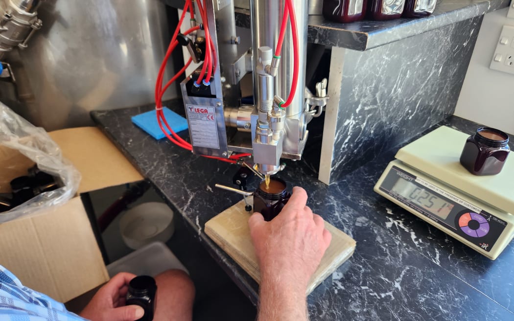 Pouring and packing honey