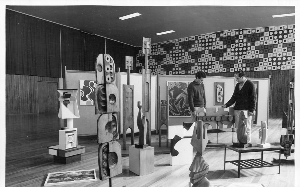 4.	Artists Cliff Whiting (left) and Paratene Matchitt in discussion during the installation of Contemporary Maori Painting and Sculpture (1966), St Paul’s Methodist Centre, Hamilton
