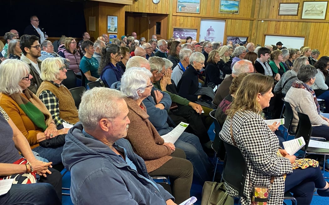 Two hundred people turned out to a packed Wairoa General Ward candidates meeting in Dargaville.