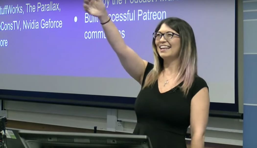 Tech podcaster Shannon Morse (aka Snubsie) addressing Linux.Conf in Christchurch.