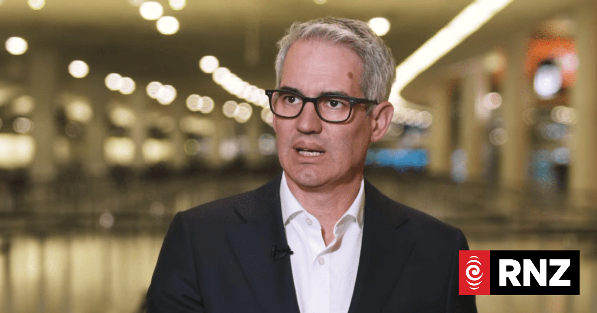 Auckland Airport terminal upgrades going ahead | RNZ News
