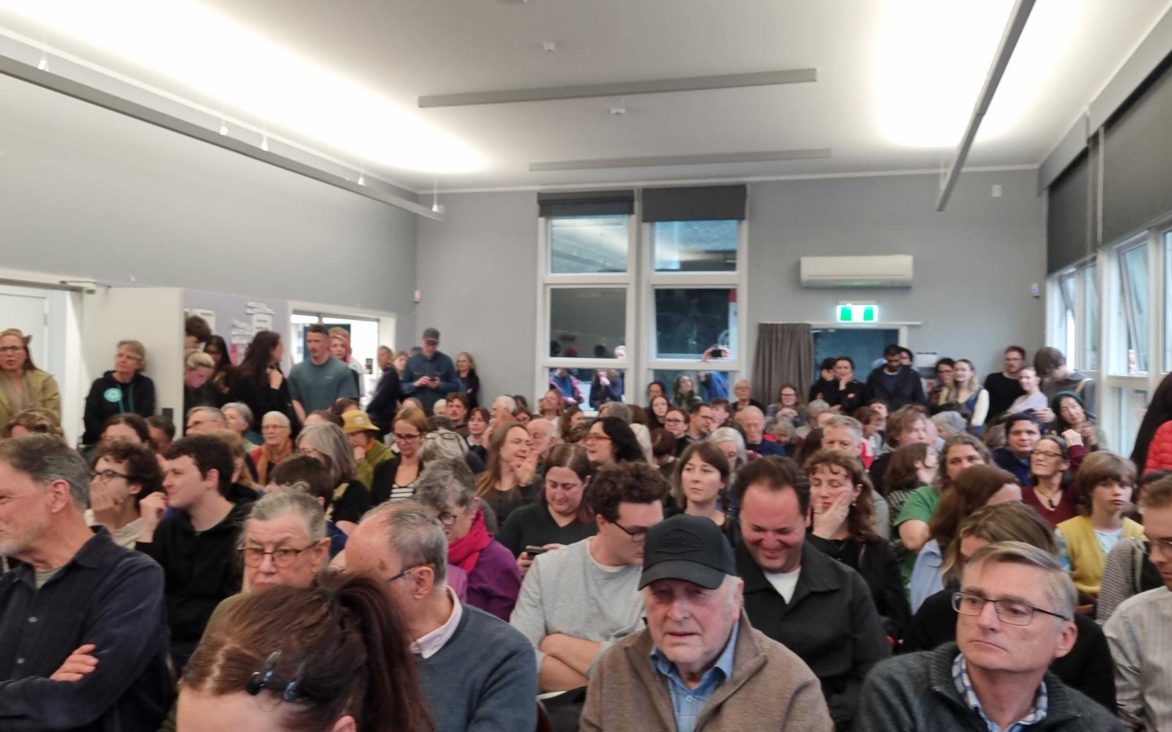 It's standing room only for the Aro Valley debate.