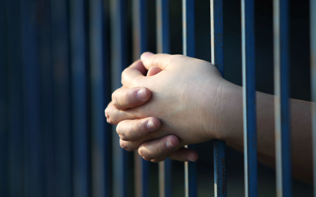 prisoner hand in jail