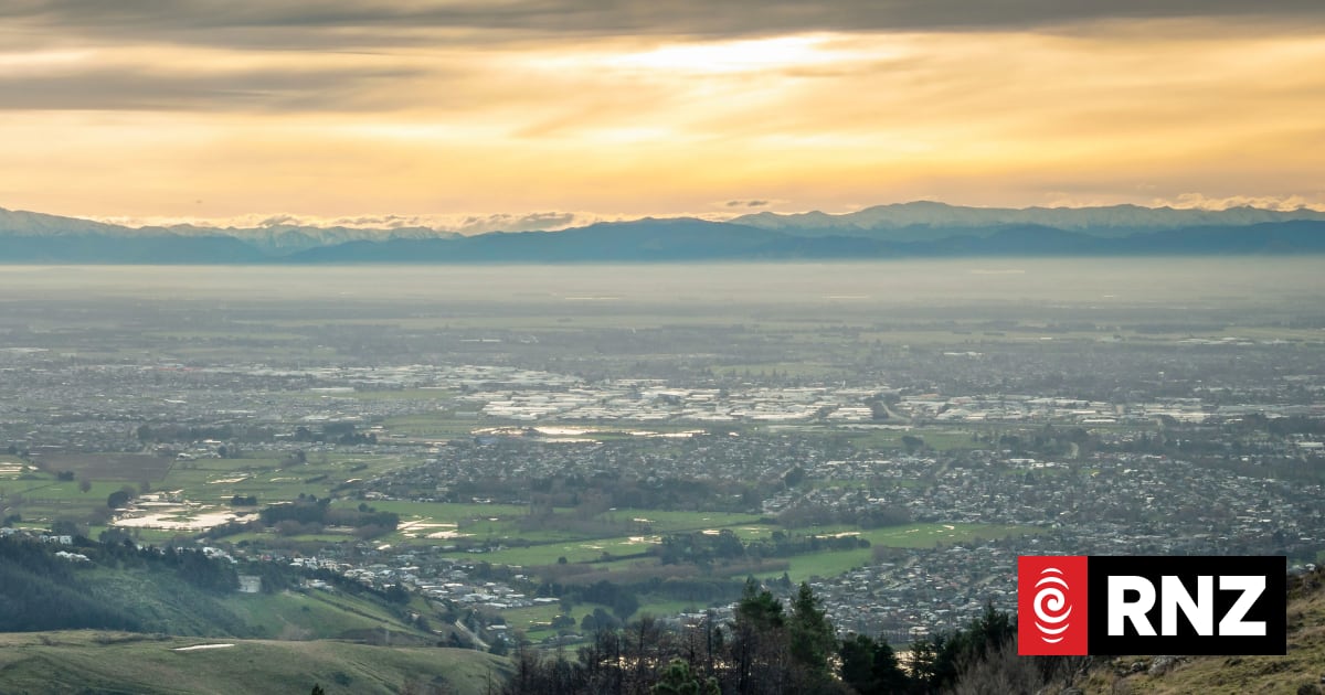 Firefighters issue warning as Christchurch set to bask in 27°C