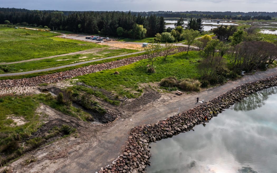 Environment Canterbury has working of flood protection across the region, works on the Waimakariri and Kaiapoi Rivers to protect Christchurch and Kaiapoi.