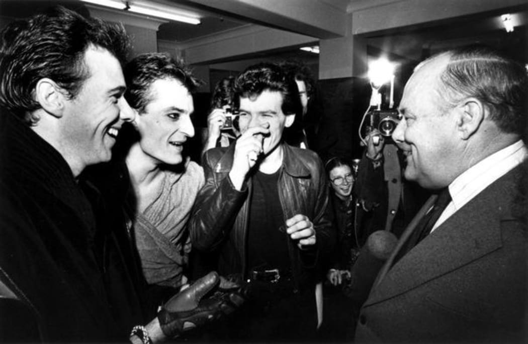 Robert Muldoon talking with Mi-Sex