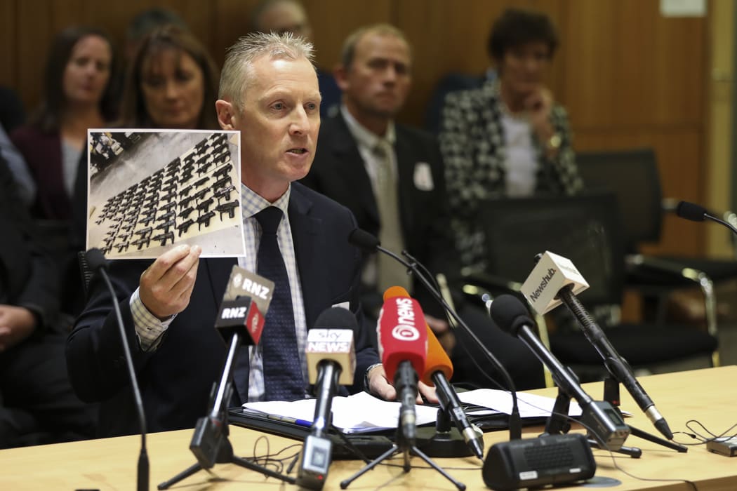 Chris Cahill from NZ Police Association showed MPs a photograph of 74 uzis at the Finance and Expenditure Select Committee.